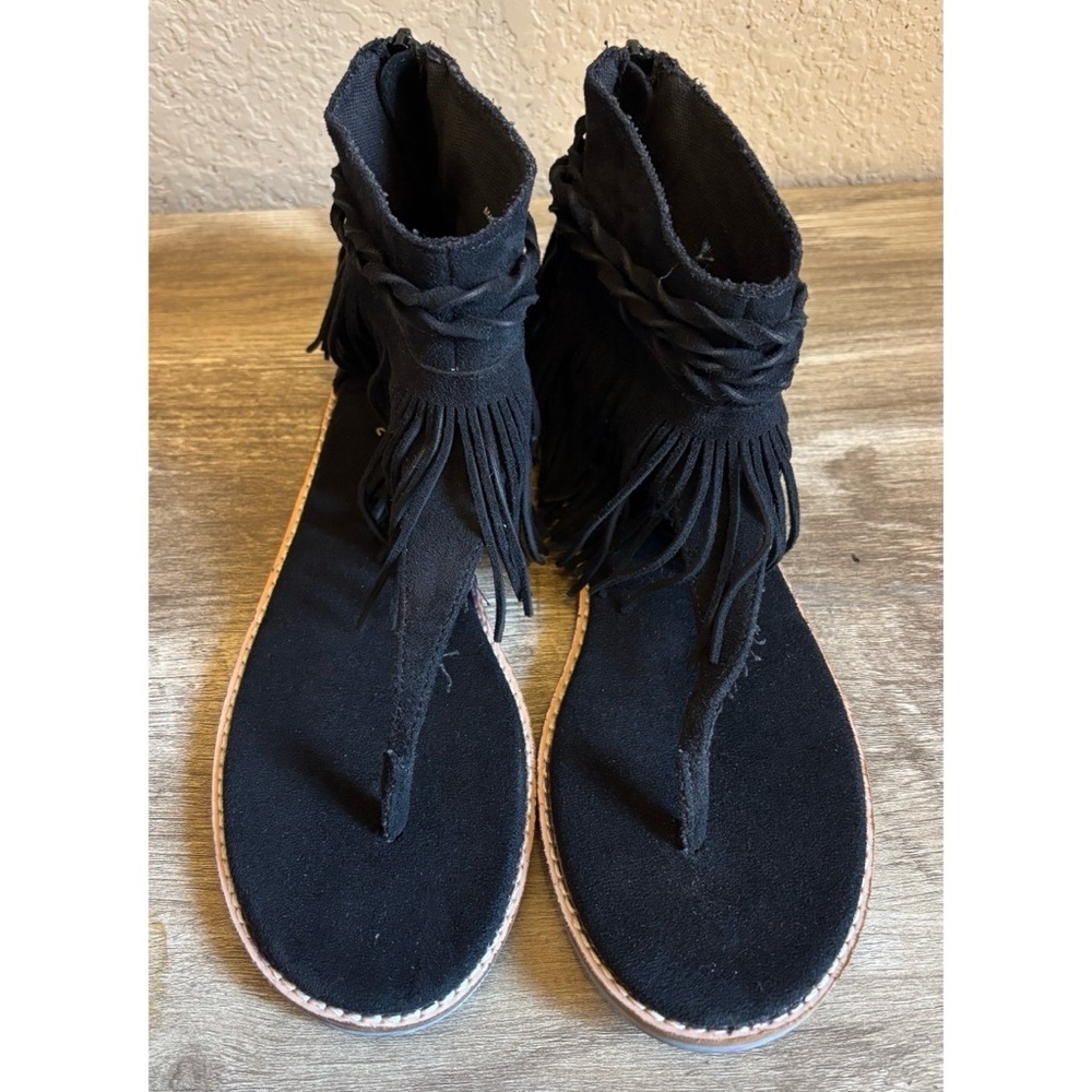 Coconuts by Matisse Fringe Flat Thong Sandal Black - Picture 5 of 12